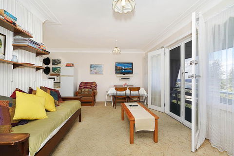 Toowoon Bay Beachside Unit, Unit 4 - Holiday Adelaide 2