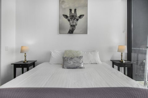 Top Floor 3 Bed Apartment With Million Dollar Views - Holiday Adelaide 2