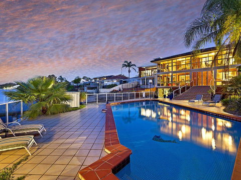 Toukley Waterfront House - Holiday Adelaide 0