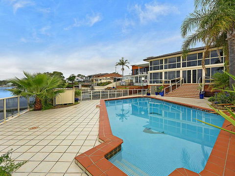 Toukley Waterfront House - Holiday Adelaide 2