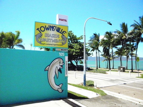 Townsville Seaside Apartments - Holiday Adelaide 0