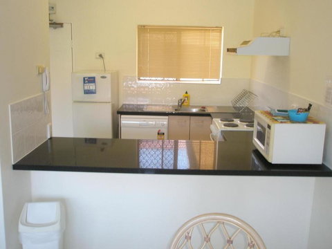 Tradewinds McLeod Holiday Apartments - Holiday Adelaide 3