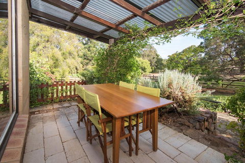 Trastevere Cowaramup Farm House - Holiday Adelaide 0