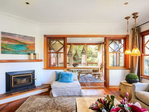 Treetops - Elegant, Inviting, Designer, Cedar Home - Holiday Adelaide 0