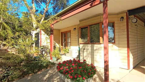 Treetops Hideaway - Holiday Adelaide 0
