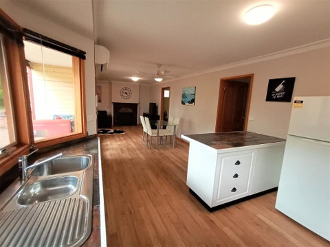 Treetops Hideaway - Holiday Adelaide 3