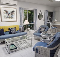 Trinity Beach POOLSIDE Apartment - Holiday Adelaide
