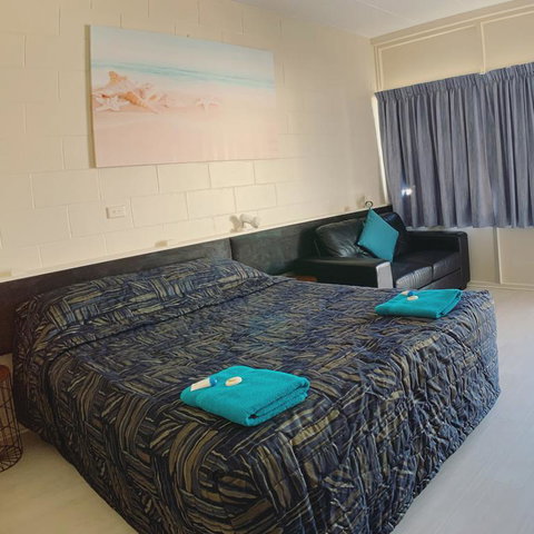 Tropical City Motor Inn - Holiday Adelaide 3