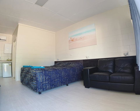 Tropical City Motor Inn - Holiday Adelaide 2