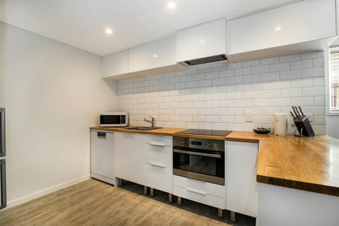 Tropical Townhouse With Two Courtyards And Pool - Holiday Adelaide 3