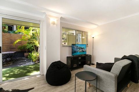 Tropical Townhouse With Two Courtyards And Pool - Holiday Adelaide 0