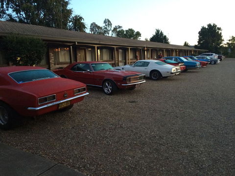 Tumut Valley Motel - Holiday Adelaide 0