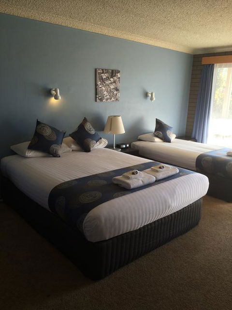 Tumut Valley Motel - Holiday Adelaide 2