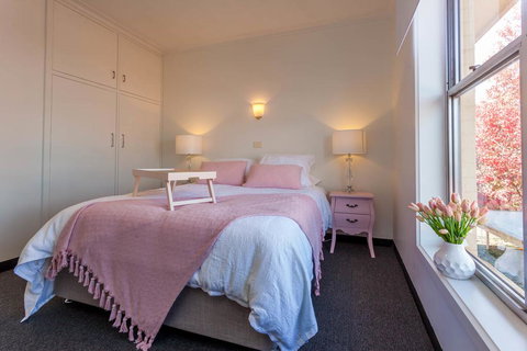 Twelve Errard - Holiday Adelaide 1