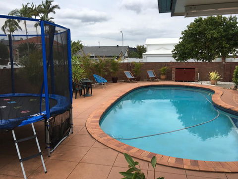 Two Bedroom Guesthouse Bundall - Holiday Adelaide 2