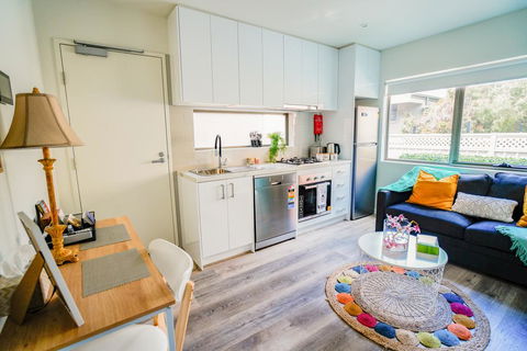 U1 Brunswick Living Brand New Apartment Close To Airport And CBD - Holiday Adelaide 0