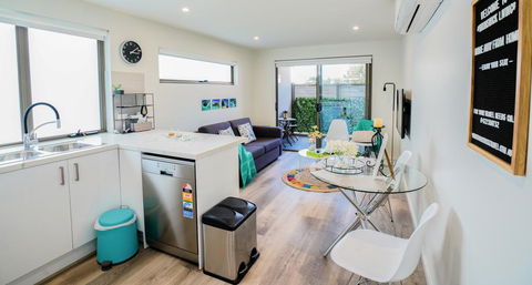 U101 Brunswick Living Brand New Deluxe Balcony Apartment Close To Airport And CBD - Holiday Adelaide 0