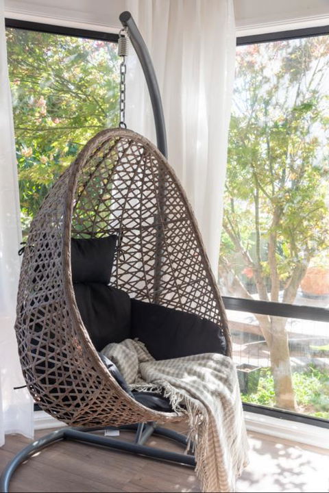 ULTRA SPACIOUS STYLISH HOME IN PRESTONS - SYDNEY - Holiday Adelaide 3