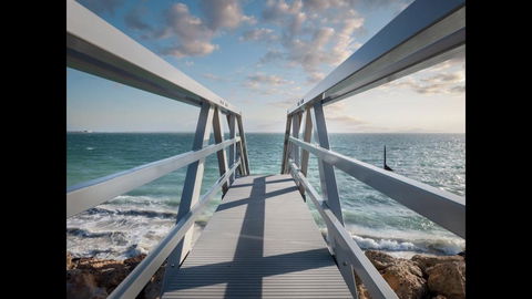 Ultra Stylish Fremantle Area - Holiday Adelaide 3