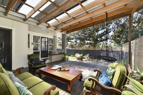 UMINA BEACH KOKOMO- Walk To The Beach, FAMILY And PET FRIENDLY Set Of 3 Vintage Original Holiday Flats & Vintage Caravan And Bat - Holiday Adelaide 2