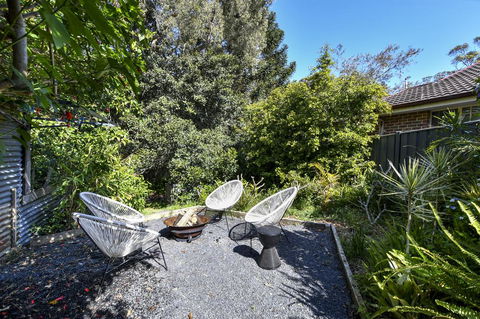 UMINA BEACH KOKOMO- Walk To The Beach, FAMILY And PET FRIENDLY Set Of 3 Vintage Original Holiday Flats & Vintage Caravan And Bat - Holiday Adelaide 3