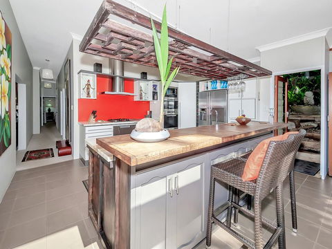 Unique, Tropical Rainforest Getaway - Holiday Adelaide 3