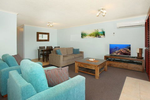 Unit 2, Biriny Lodge, 1686-1689 David Low Way Coolum Beach - Holiday Adelaide 2