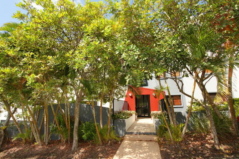 Unit 4, Beaumont Sur Mer, 13 - 15 Pacific Terrace Coolum Beach, 400 BOND, LINEN SUPPLIED - Holiday Adelaide 3