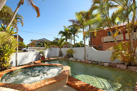 Unit 4, Coolum Sands Apartments, 34 First Avenue Coolum Beach, 400 BOND, LINEN SUPPLIED - Holiday Adelaide 0