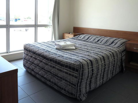 Upper Ross Hotel - Holiday Adelaide 1