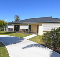 Urangan Harbour Bungalow - Holiday Adelaide