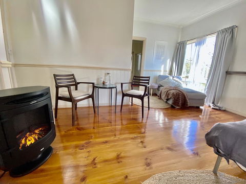 Valley Abode Large Studio Suite -private Ensuite - Holiday Adelaide 3