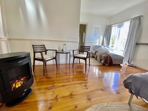 Valley Abode Large Studio Suite -private Ensuite - Holiday Adelaide 1