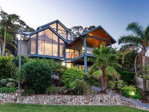 Venabu On Garuwa, 20 Garuwa Street - Spectacular House With Fabulous Views - Holiday Adelaide 0