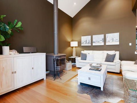 Venabu On Garuwa, 20 Garuwa Street - Spectacular House With Fabulous Views - Holiday Adelaide 3