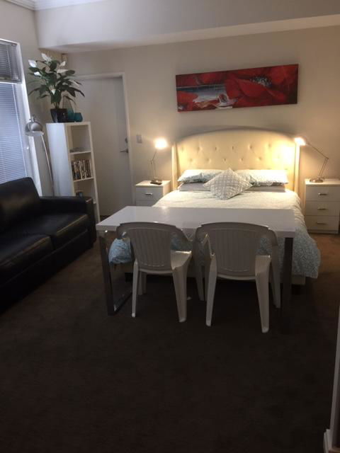 Venetian Canal 1 Bedroom Apartment - Holiday Adelaide 3