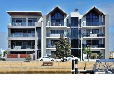 Venetian Canal 1 Bedroom Apartment - Holiday Adelaide 0