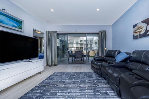 Venetian Canal Apartment-Close To Beaches And Marina - Holiday Adelaide 2