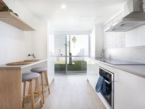 Ventura Beach Motel 2 Bed Poolside - Unit 3 - Holiday Adelaide 2