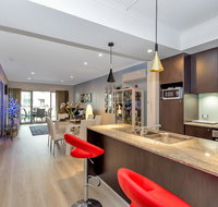 Venetian Canal Apartment-Close to Beaches and Marina - Holiday Adelaide