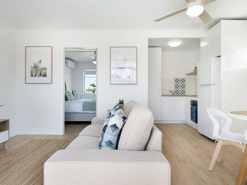 Ventura Beach Motel - 1 Bedroom Unit 8 - Holiday Adelaide 0