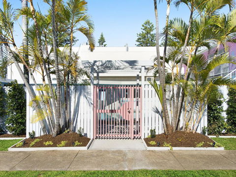Ventura Beach Motel 2 Bedroom Poolside - Holiday Adelaide 3