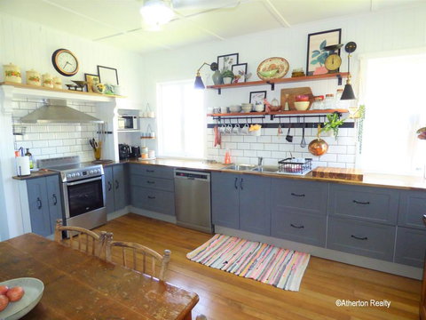 Victoria House - Holiday Adelaide 1