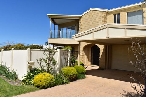 VIEWS FOREVER - INVERLOCH - Holiday Adelaide 0