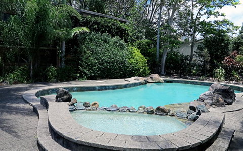Villa Noosa Hotel - Holiday Adelaide 2