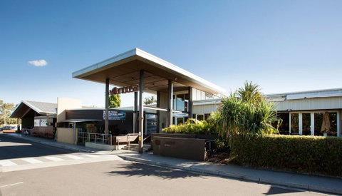 Villa Noosa Hotel - Holiday Adelaide 0