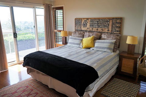 Villa With Views & Pool - Holiday Adelaide 3