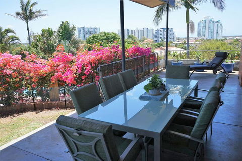 Villa With Views & Pool - Holiday Adelaide 2
