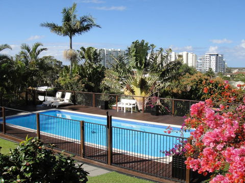 Villa With Views & Pool - Holiday Adelaide 0