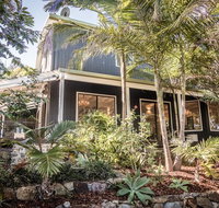 Vintage Inspired Three Bedroom Home- Heated Pool - Holiday Adelaide